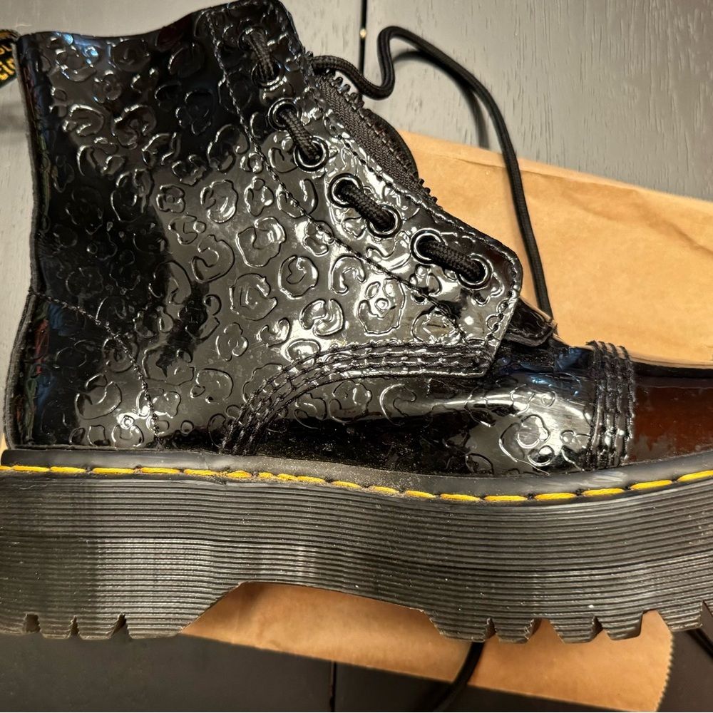 Doc Martens Sinclair Leopard Print Emboss Patent Leather